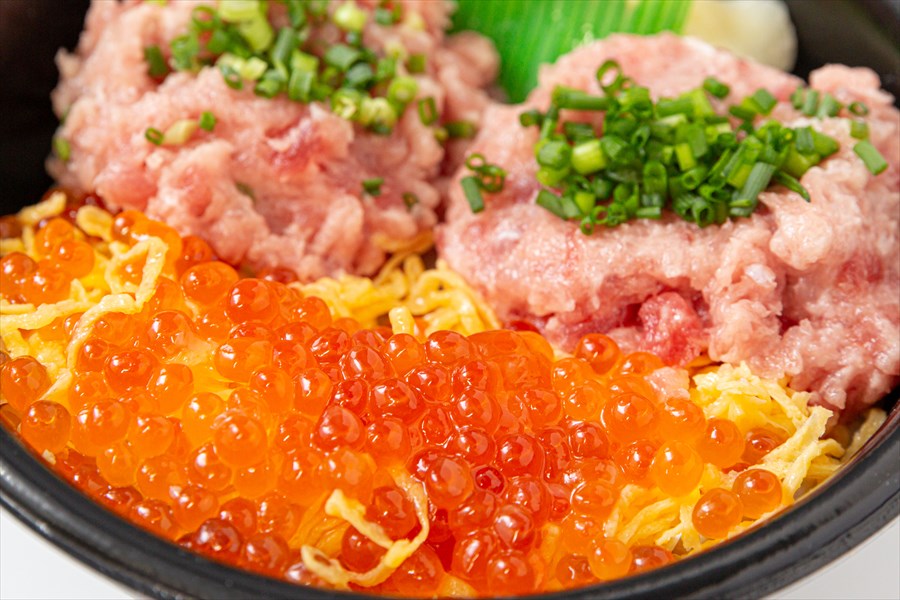 17 ねぎとろ、いくら丼