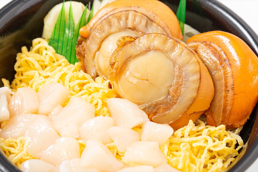 21 煮ホタテ生ホタテ丼
